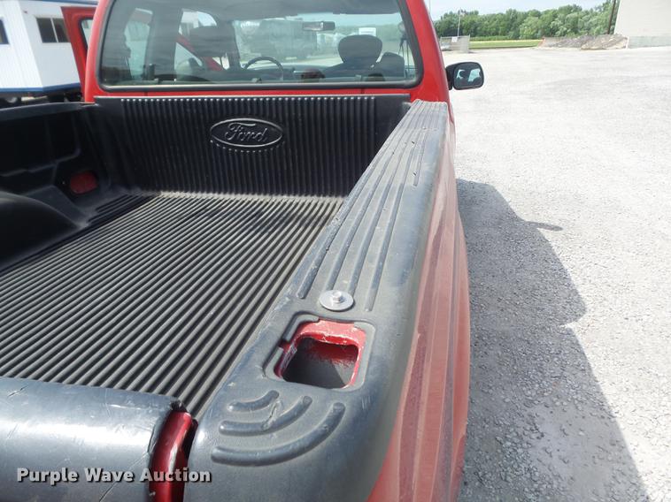 image for item DD7208 2003 Ford F250 Super Duty XLT SuperCab pickup truck