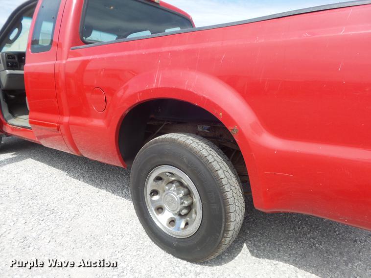 image for item DD7208 2003 Ford F250 Super Duty XLT SuperCab pickup truck