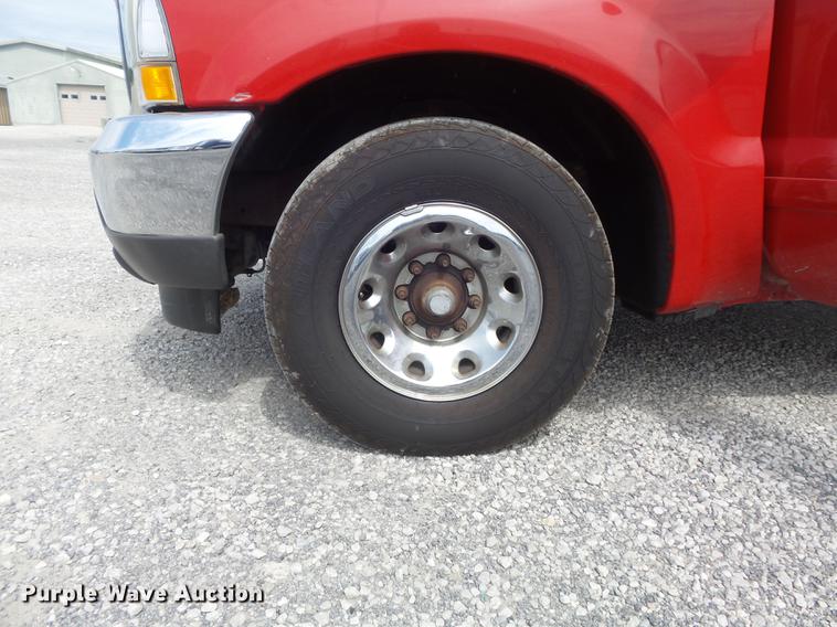 image for item DD7208 2003 Ford F250 Super Duty XLT SuperCab pickup truck