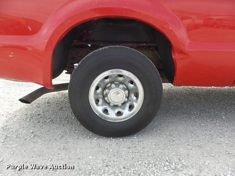 image for item DD7208 2003 Ford F250 Super Duty XLT SuperCab pickup truck