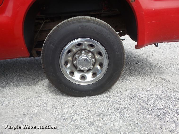 image for item DD7208 2003 Ford F250 Super Duty XLT SuperCab pickup truck