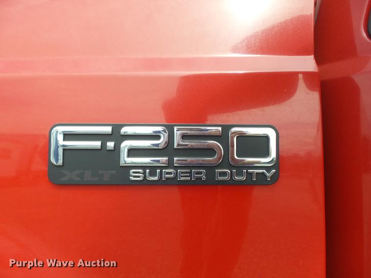 image for item DD7208 2003 Ford F250 Super Duty XLT SuperCab pickup truck
