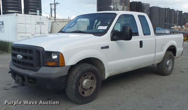 image for item DD7213 2005 Ford F250 Super Duty XL SuperCab pickup truck