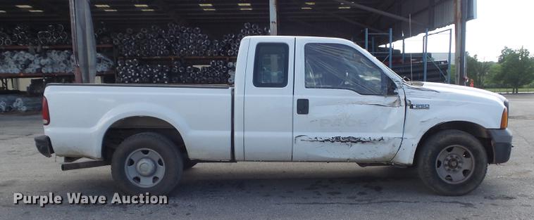 image for item DD7213 2005 Ford F250 Super Duty XL SuperCab pickup truck