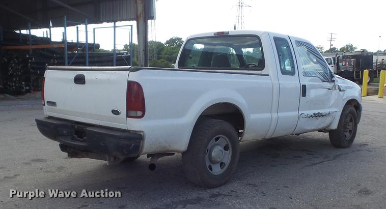 image for item DD7213 2005 Ford F250 Super Duty XL SuperCab pickup truck