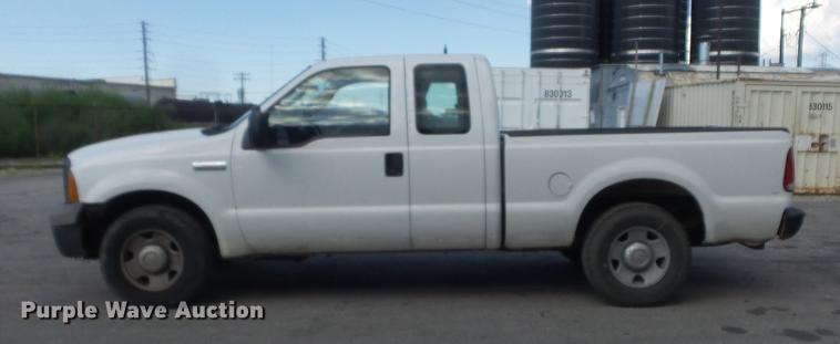 image for item DD7213 2005 Ford F250 Super Duty XL SuperCab pickup truck