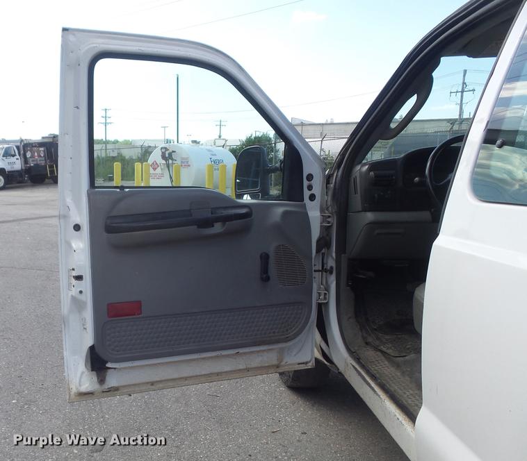 image for item DD7213 2005 Ford F250 Super Duty XL SuperCab pickup truck