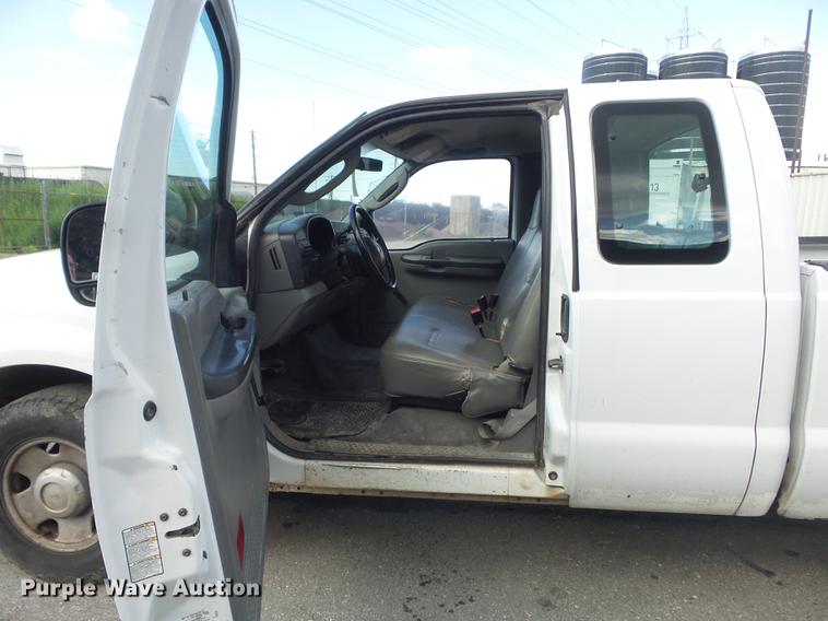 image for item DD7213 2005 Ford F250 Super Duty XL SuperCab pickup truck