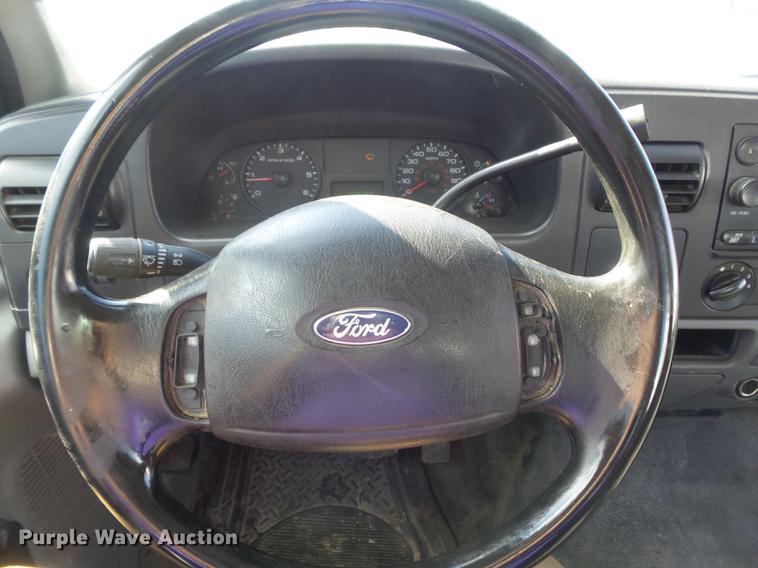 image for item DD7213 2005 Ford F250 Super Duty XL SuperCab pickup truck