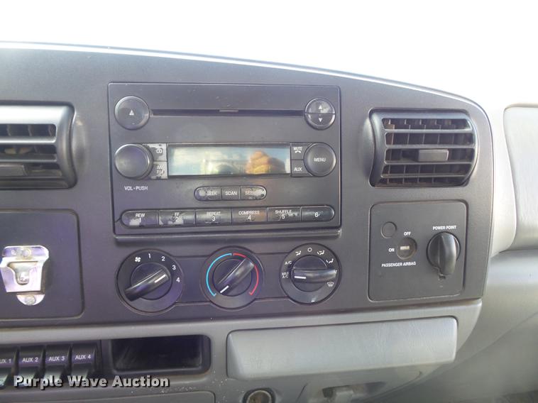 image for item DD7213 2005 Ford F250 Super Duty XL SuperCab pickup truck