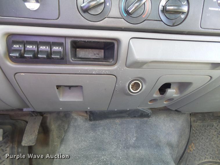 image for item DD7213 2005 Ford F250 Super Duty XL SuperCab pickup truck