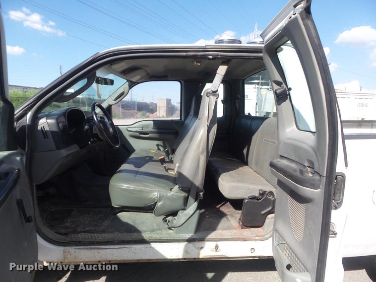 image for item DD7213 2005 Ford F250 Super Duty XL SuperCab pickup truck