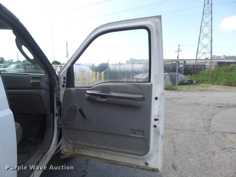 image for item DD7213 2005 Ford F250 Super Duty XL SuperCab pickup truck