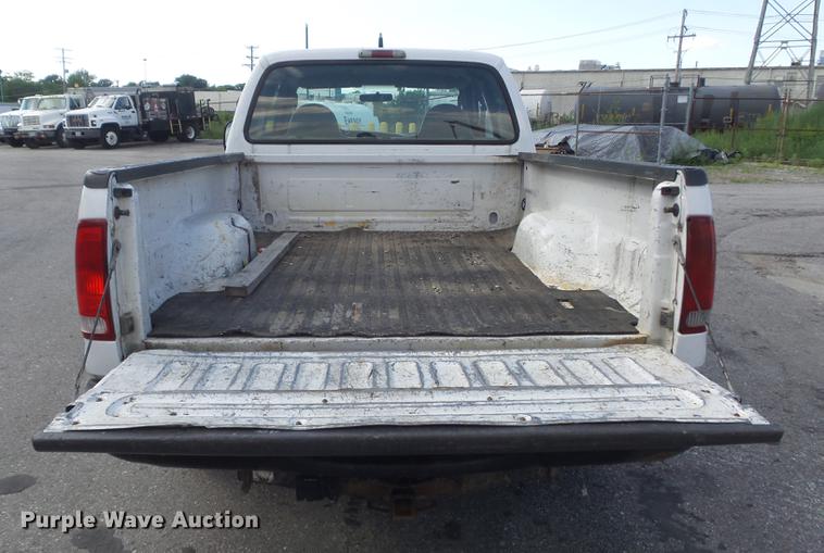 image for item DD7213 2005 Ford F250 Super Duty XL SuperCab pickup truck