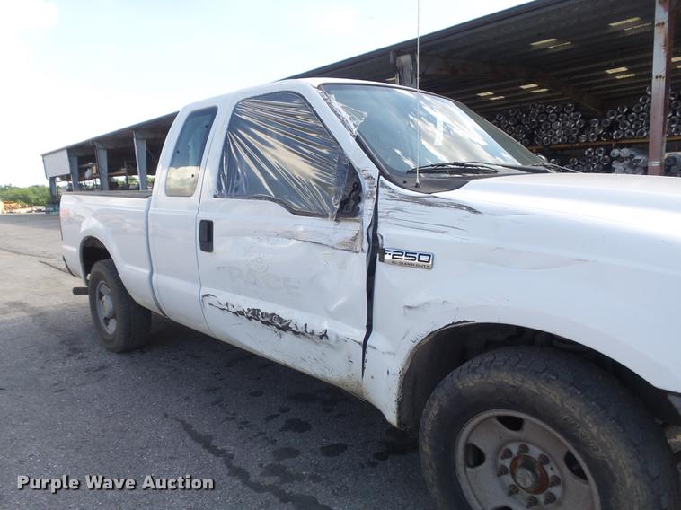 image for item DD7213 2005 Ford F250 Super Duty XL SuperCab pickup truck
