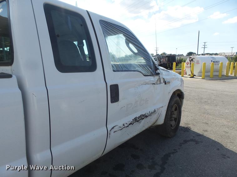 image for item DD7213 2005 Ford F250 Super Duty XL SuperCab pickup truck