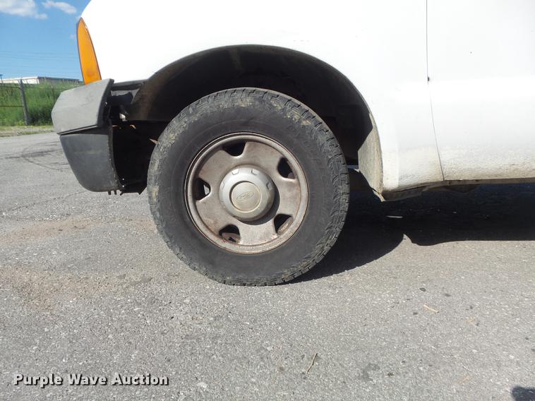 image for item DD7213 2005 Ford F250 Super Duty XL SuperCab pickup truck