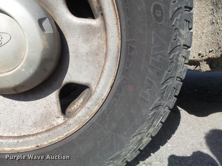 image for item DD7213 2005 Ford F250 Super Duty XL SuperCab pickup truck