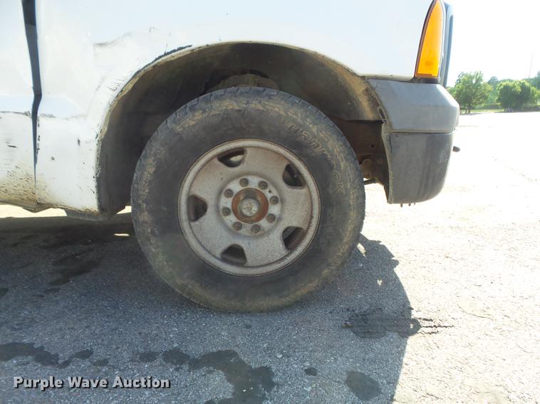 image for item DD7213 2005 Ford F250 Super Duty XL SuperCab pickup truck