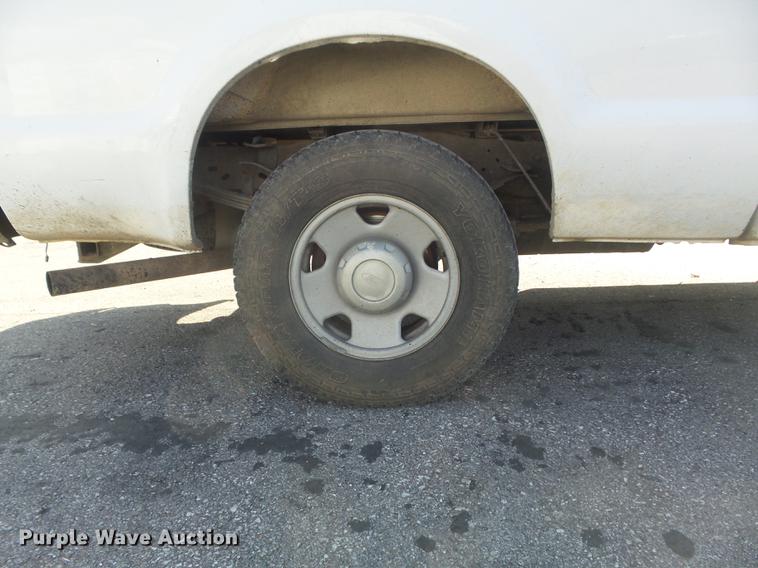 image for item DD7213 2005 Ford F250 Super Duty XL SuperCab pickup truck