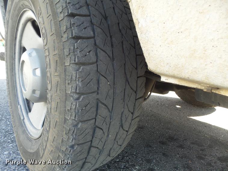 image for item DD7213 2005 Ford F250 Super Duty XL SuperCab pickup truck