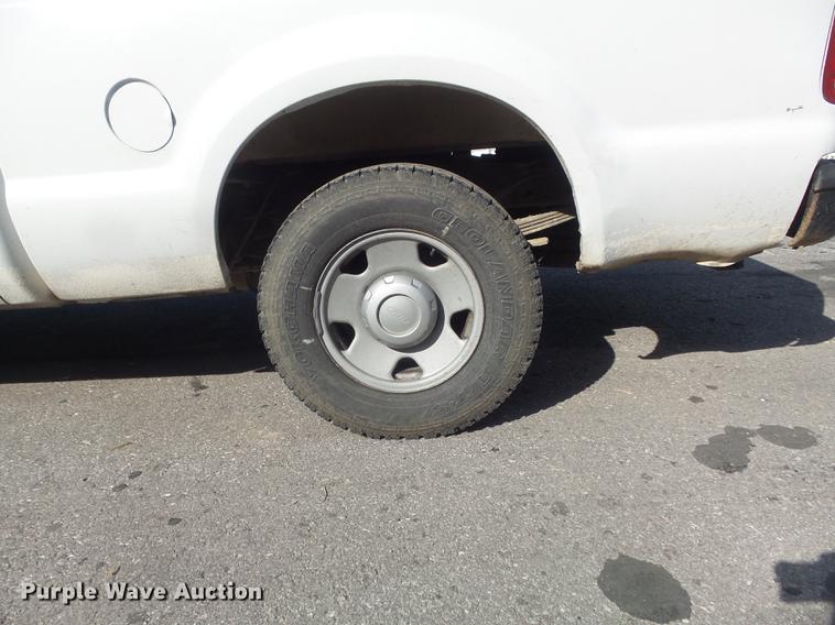 image for item DD7213 2005 Ford F250 Super Duty XL SuperCab pickup truck