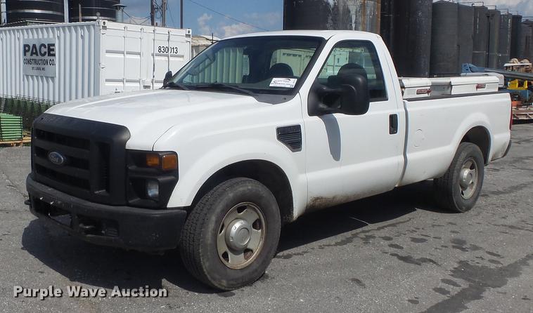 image for item DD7214 2008 Ford F250 Super Duty XL pickup truck
