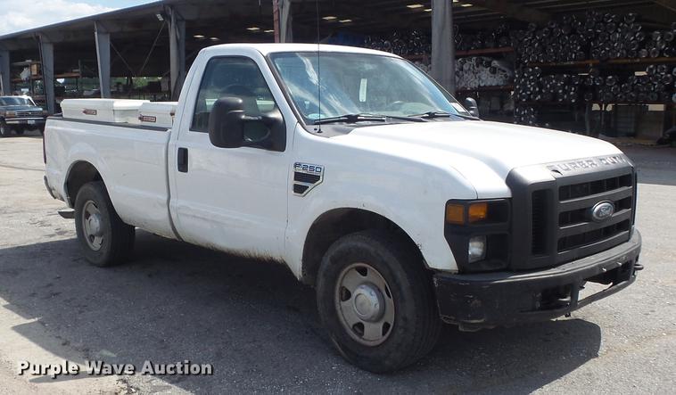 image for item DD7214 2008 Ford F250 Super Duty XL pickup truck