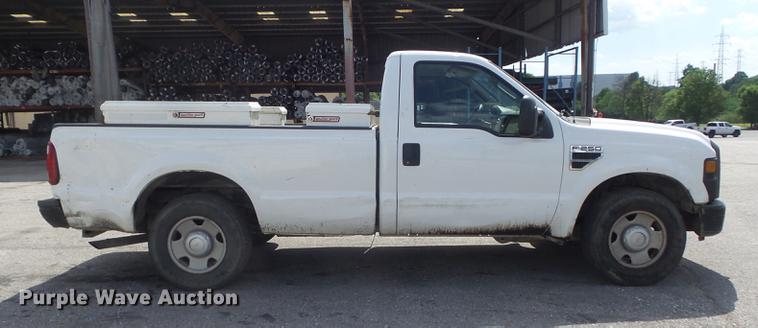 image for item DD7214 2008 Ford F250 Super Duty XL pickup truck