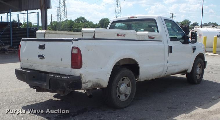 image for item DD7214 2008 Ford F250 Super Duty XL pickup truck