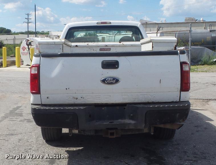 image for item DD7214 2008 Ford F250 Super Duty XL pickup truck