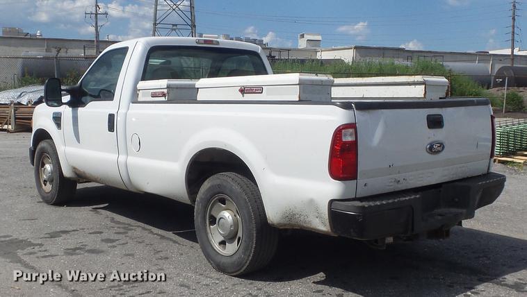 image for item DD7214 2008 Ford F250 Super Duty XL pickup truck