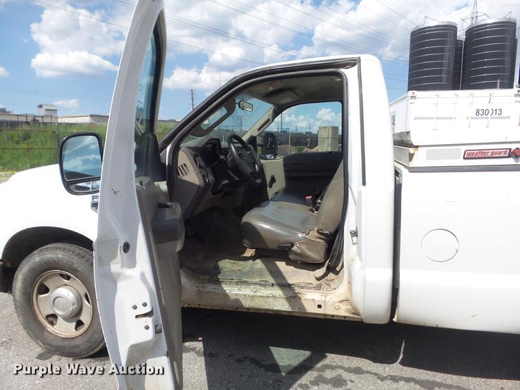 image for item DD7214 2008 Ford F250 Super Duty XL pickup truck