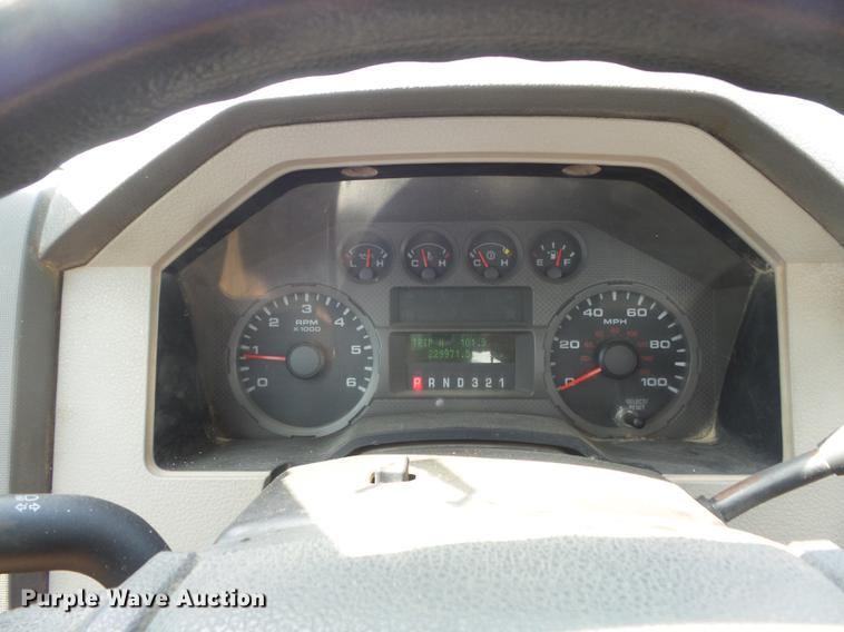 image for item DD7214 2008 Ford F250 Super Duty XL pickup truck