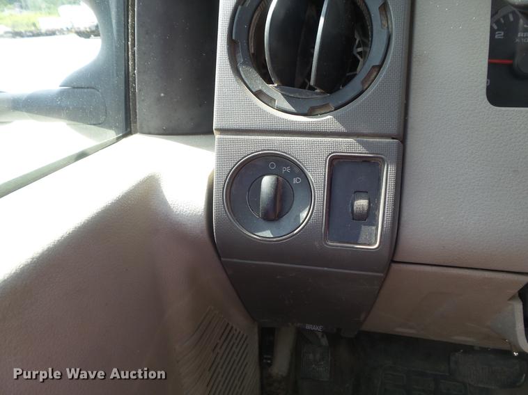 image for item DD7214 2008 Ford F250 Super Duty XL pickup truck