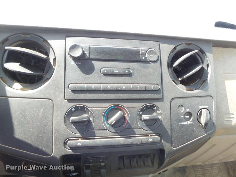 image for item DD7214 2008 Ford F250 Super Duty XL pickup truck