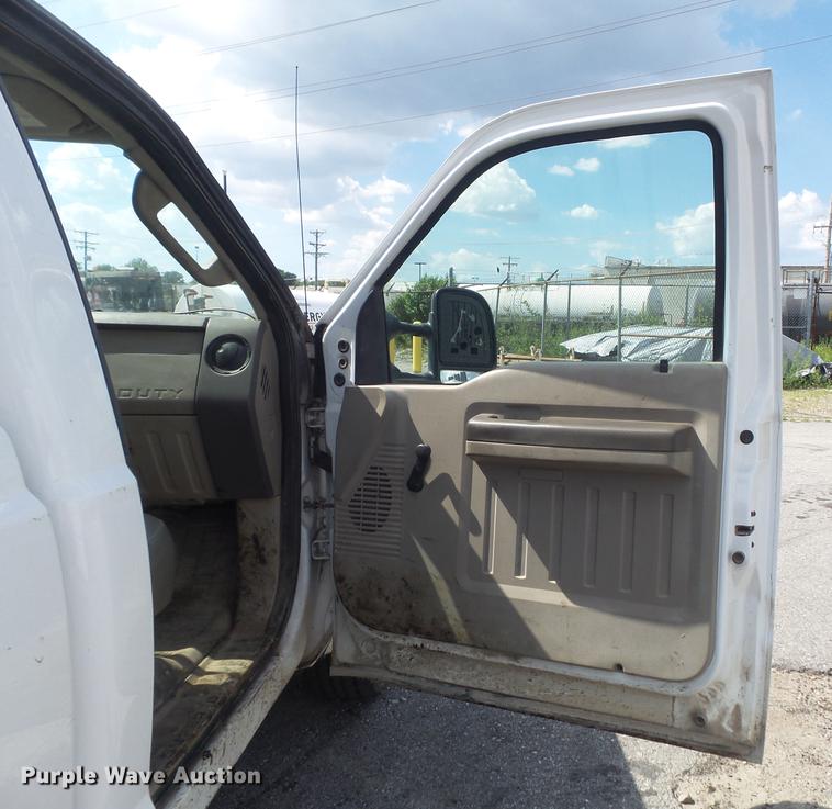 image for item DD7214 2008 Ford F250 Super Duty XL pickup truck