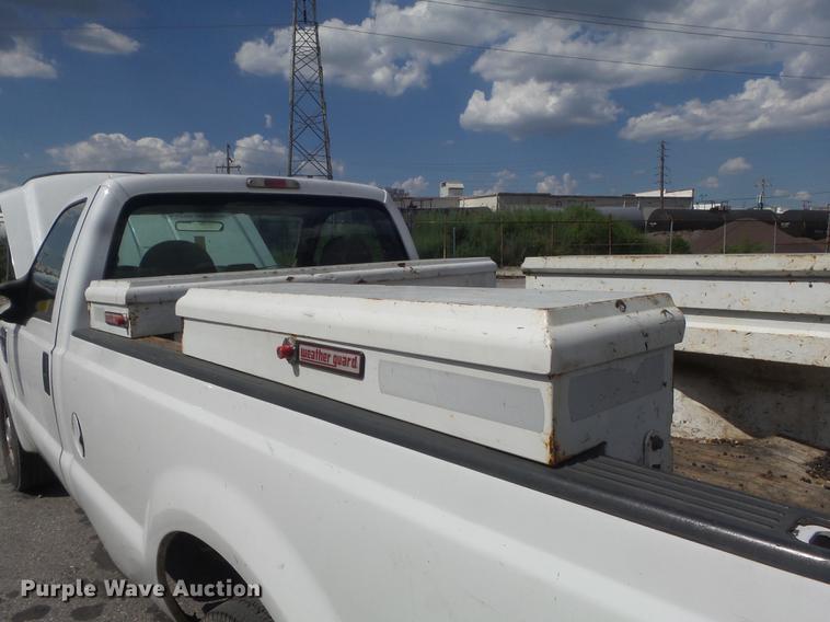 image for item DD7214 2008 Ford F250 Super Duty XL pickup truck