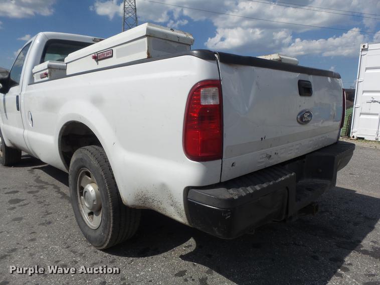image for item DD7214 2008 Ford F250 Super Duty XL pickup truck