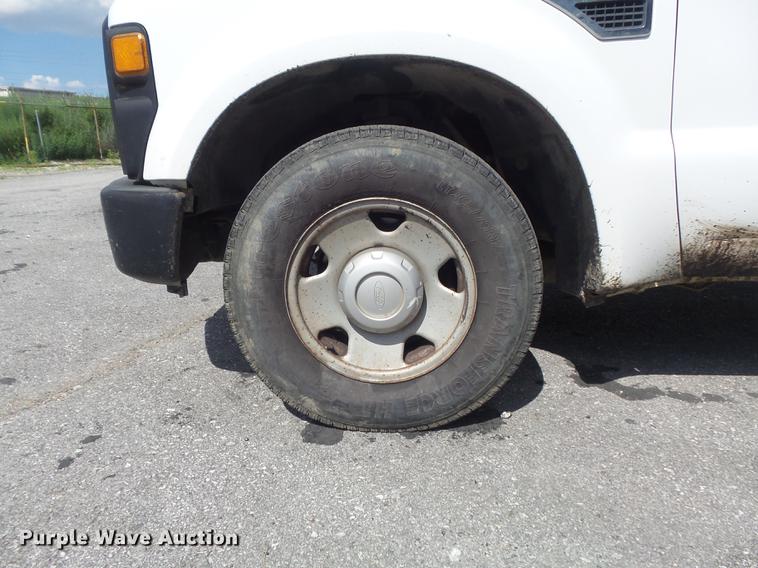 image for item DD7214 2008 Ford F250 Super Duty XL pickup truck