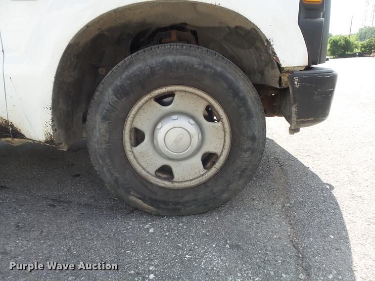 image for item DD7214 2008 Ford F250 Super Duty XL pickup truck