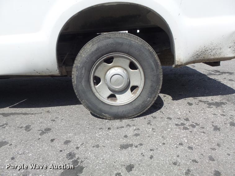 image for item DD7214 2008 Ford F250 Super Duty XL pickup truck