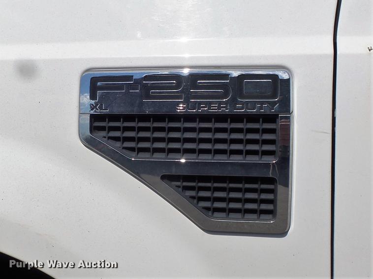 image for item DD7214 2008 Ford F250 Super Duty XL pickup truck