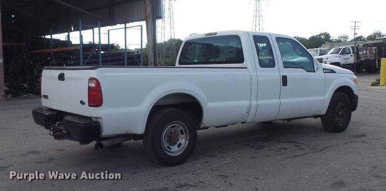 image for item DD7215 2011 Ford F250 Super Duty XL SuperCab pickup truck
