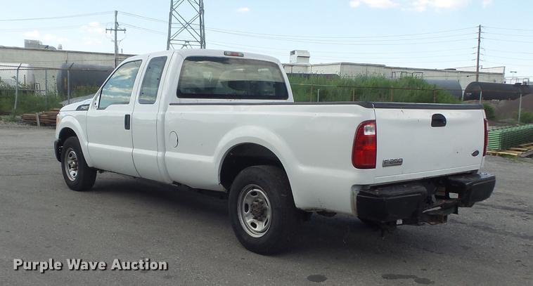 image for item DD7215 2011 Ford F250 Super Duty XL SuperCab pickup truck