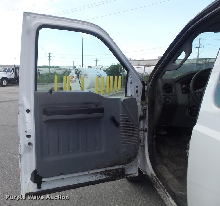 image for item DD7215 2011 Ford F250 Super Duty XL SuperCab pickup truck