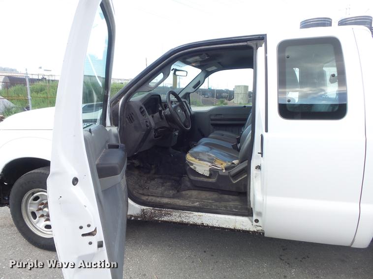 image for item DD7215 2011 Ford F250 Super Duty XL SuperCab pickup truck