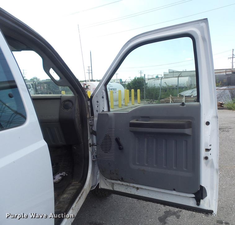 image for item DD7215 2011 Ford F250 Super Duty XL SuperCab pickup truck
