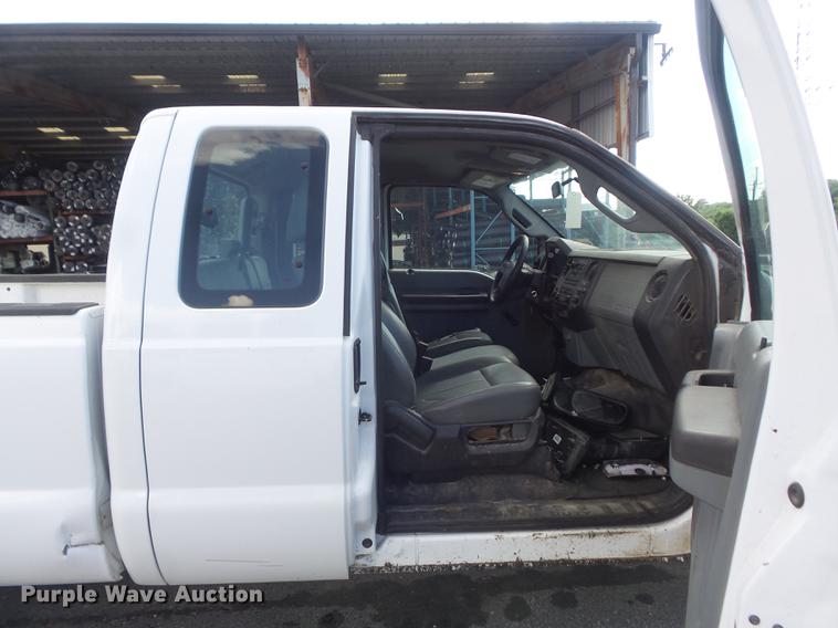 image for item DD7215 2011 Ford F250 Super Duty XL SuperCab pickup truck