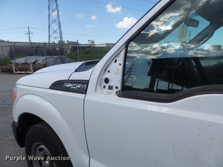 image for item DD7215 2011 Ford F250 Super Duty XL SuperCab pickup truck